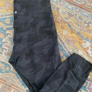 Lululemon Aligns Size 14